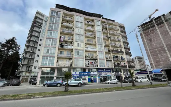 Новый жилой дом на улице Багратиони. квартиры с видом на горы и на море.