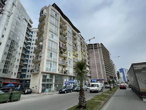 Новый жилой дом на улице Багратиони. квартиры с видом на горы и на море.