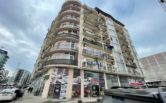 Новый жилой дом на улице Багратиони. квартиры с видом на горы и на море.