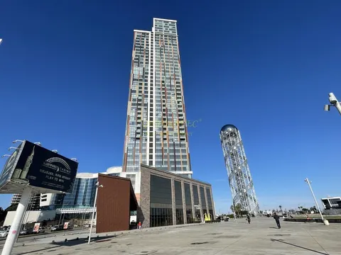 Апартаменты в новом доме гостиничного типа. Квартиры в центре старого города с видом на море и на горы.