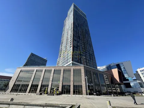 Апартаменты в новом доме гостиничного типа. Квартиры в центре старого города с видом на море и на горы.