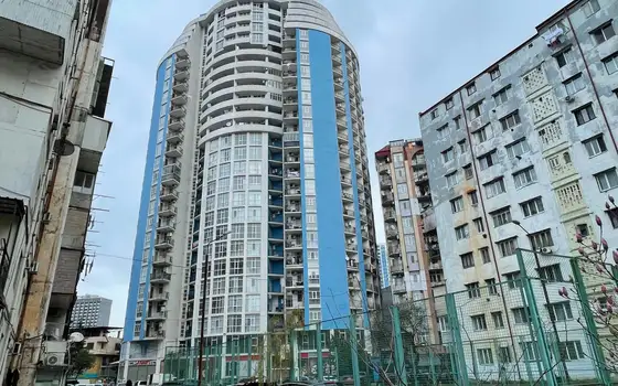 Новый 23 этажный жилой дом на улице Инасаридзе у моря в Батуми. Квартиры с видом на море и на горы.