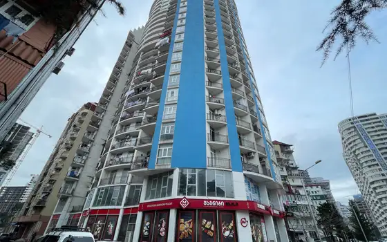 Новый 23 этажный жилой дом на улице Инасаридзе у моря в Батуми. Квартиры с видом на море и на горы.