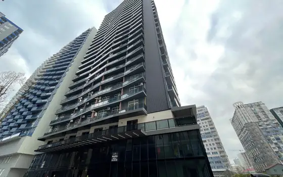 Новый жилой комплекс ,,NBG Tower" у моря в центре Батуми.
