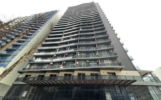 Новый жилой комплекс ,,NBG Tower" у моря в центре Батуми.