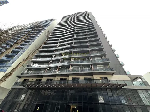 Новый жилой комплекс ,,NBG Tower" у моря в центре Батуми.