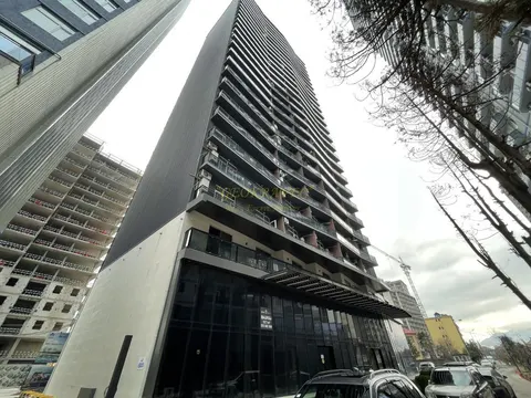 Новый жилой комплекс ,,NBG Tower" у моря в центре Батуми.