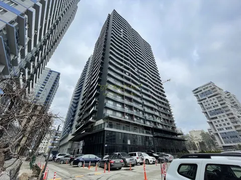 Новый жилой комплекс ,,NBG Tower" у моря в центре Батуми.