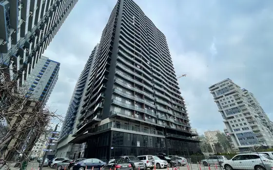 Новый жилой комплекс ,,NBG Tower" у моря в центре Батуми.