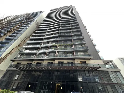 Новый жилой комплекс ,,NBG Tower" у моря в центре Батуми.