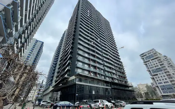 Новый жилой комплекс ,,NBG Tower" у моря в центре Батуми.
