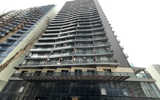Новый жилой комплекс ,,NBG Tower" у моря в центре Батуми.