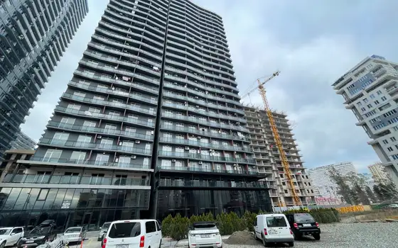 Новый жилой комплекс ,,NBG Tower" у моря в центре Батуми.