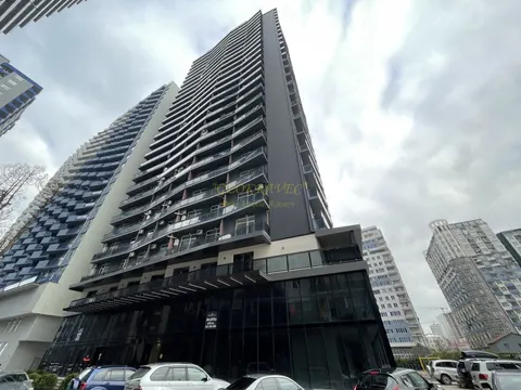 Новый жилой комплекс ,,NBG Tower" у моря в центре Батуми.