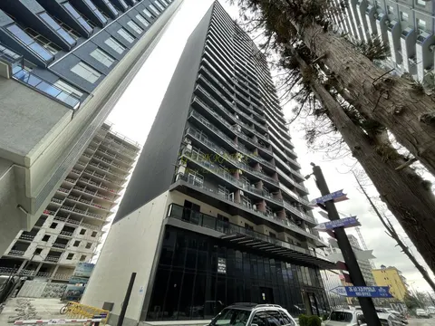 Новый жилой комплекс ,,NBG Tower" у моря в центре Батуми.
