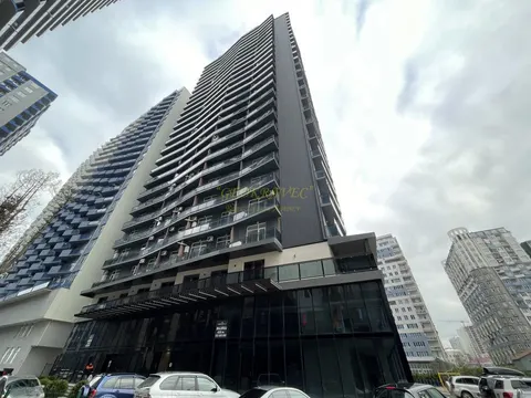 Новый жилой комплекс ,,NBG Tower" у моря в центре Батуми.