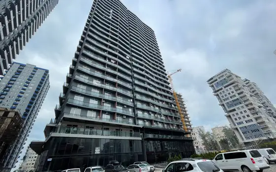 Новый жилой комплекс ,,NBG Tower" у моря в центре Батуми.