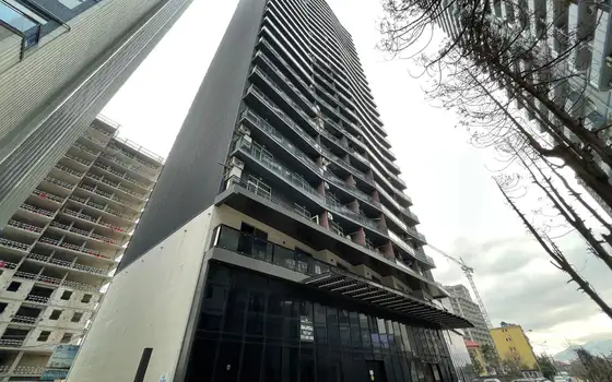 Новый жилой комплекс ,,NBG Tower" у моря в центре Батуми.
