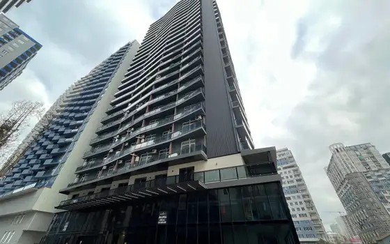 Новый жилой комплекс ,,NBG Tower" у моря в центре Батуми.