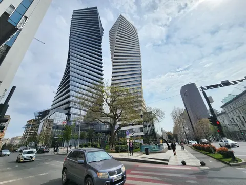Новый 41 этажный жилой дом гостиничного типа в центре города Тбилиси. Апартаменты с видом на город и на горы. Тбилиси. Г