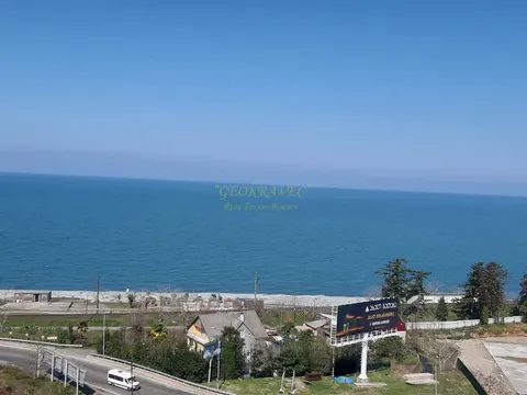 Новый 10 этажный жилой дом ,,Green Cape" у моря в Махинджаури. Квартиры у Ботанического сада с видом на море и на горы.