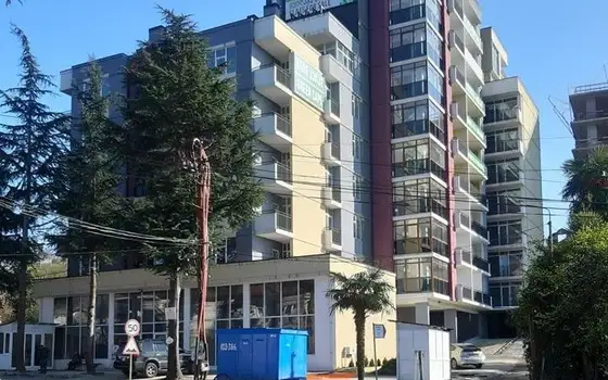 Новый 10 этажный жилой дом ,,Green Cape" у моря в Махинджаури. Квартиры у Ботанического сада с видом на море и на горы.