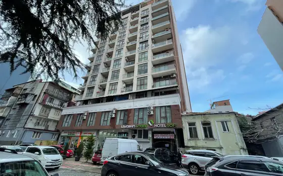 Новый жилой дом в центре Батуми у парка 6 мая. Квартиры у моря с видом на горы.