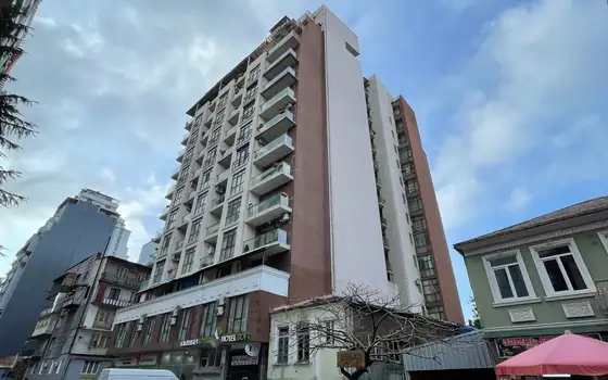Новый жилой дом в центре Батуми у парка 6 мая. Квартиры у моря с видом на горы.