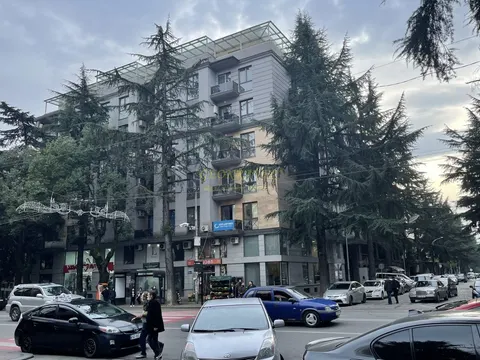 Новый 7 этажный жилой дом в центре города на улице Бараташвили у Площадь Европы.