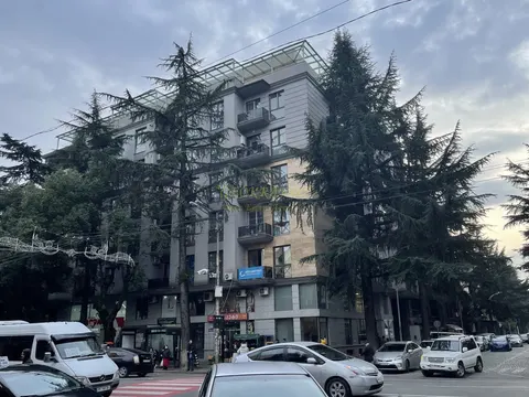 Новый 7 этажный жилой дом в центре города на улице Бараташвили у Площадь Европы.