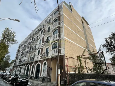 Новый 5 этажный жилой дом на улице Ахвледиани у Этнографического музея. Квартиры в центре города.