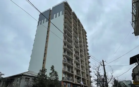 Новый жилой дом на улице Джавахишвили. Квартиры с видом на горы и город Батуми.