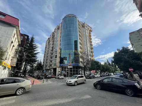 Новый жилой дом у моря на улице Горгасали угол Грибоедова. Квартиры с видом на море и на горы.