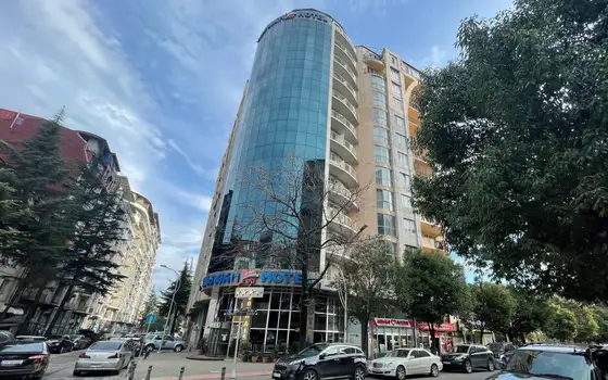Новый жилой дом у моря на улице Горгасали угол Грибоедова. Квартиры с видом на море и на горы.