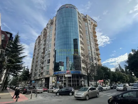 Новый жилой дом у моря на улице Горгасали угол Грибоедова. Квартиры с видом на море и на горы.