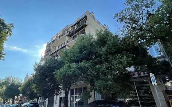 Новый 6 этажный жилой дом в старом Батуми на улице Тавдадебули. Квартиры в центре города .