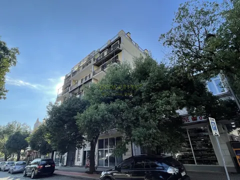 Новый 6 этажный жилой дом в старом Батуми на улице Тавдадебули. Квартиры в центре города .