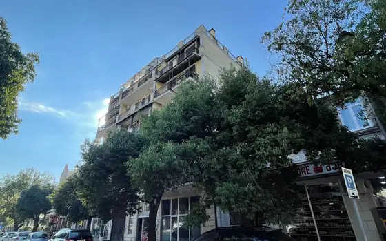 Новый 6 этажный жилой дом в старом Батуми на улице Тавдадебули. Квартиры в центре города .