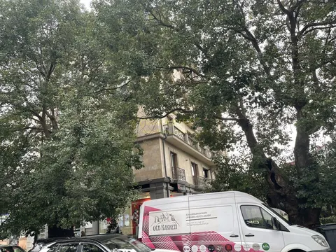 Новый жилой дом в центре старого Батуми у моря. Квартиры с видом на город и на горы.