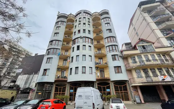Новый жилой дом на улице Казбеги в городе Батуми. Квартиры с видом на море и на город.