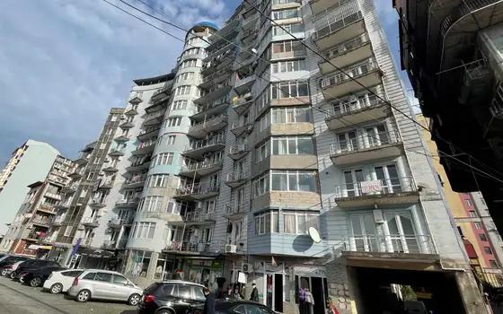 Новый 14 этажный жилой дом на улице Лермонтова. Квартиры с видом на город и на горы.