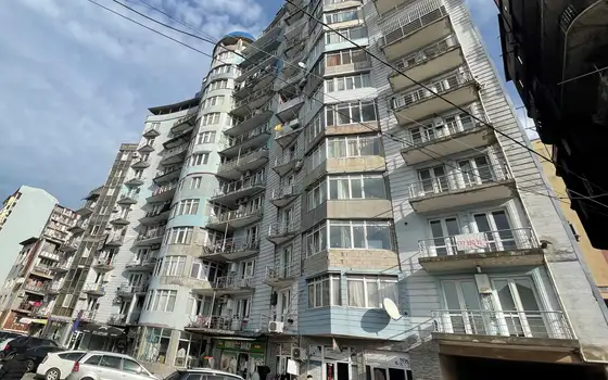 Новый 14 этажный жилой дом на улице Лермонтова. Квартиры с видом на город и на горы.