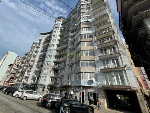 Новый 14 этажный жилой дом на улице Лермонтова. Квартиры с видом на город и на горы.