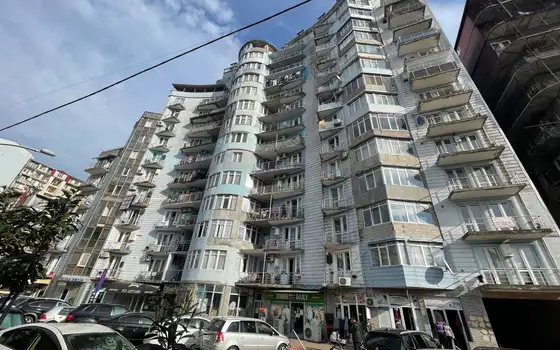 Новый 14 этажный жилой дом на улице Лермонтова. Квартиры с видом на город и на горы.