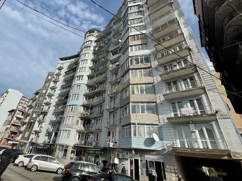 Новый 14 этажный жилой дом на улице Лермонтова. Квартиры с видом на город и на горы.