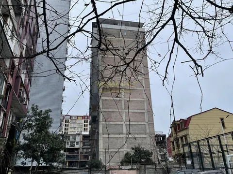 Новый 14 этажный жилой дом на улице Лермонтова. Квартиры с видом на город и на горы.