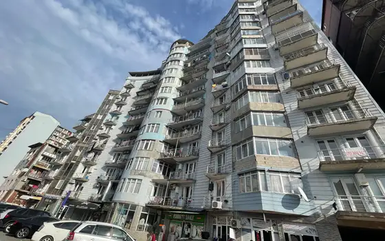 Новый 14 этажный жилой дом на улице Лермонтова. Квартиры с видом на город и на горы.
