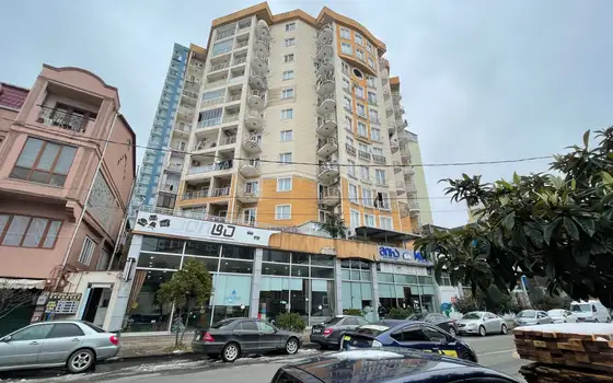 Новый 18 этажный жилой дом. Квартиры с видом на город Батуми.