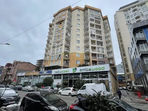 Новый 18 этажный жилой дом. Квартиры с видом на город Батуми.