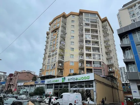 Новый 18 этажный жилой дом. Квартиры с видом на город Батуми.